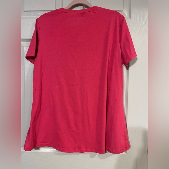 L&B Lucky & Blessed Bright Pink V-Neck Tee with Pocket Medium - Picture 5 of 6